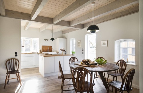 Holzdorf Casa | Hideaway under thatch for large families with sauna and stove