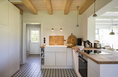 Holzdorf Casa | Hideaway under thatch for large families with sauna and stove