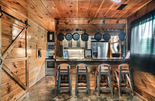 Kodak Cabina | Hideout Haven- Hot Tub & Private Pool