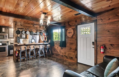 Kodak Cabina | Hideout Haven- Hot Tub & Private Pool