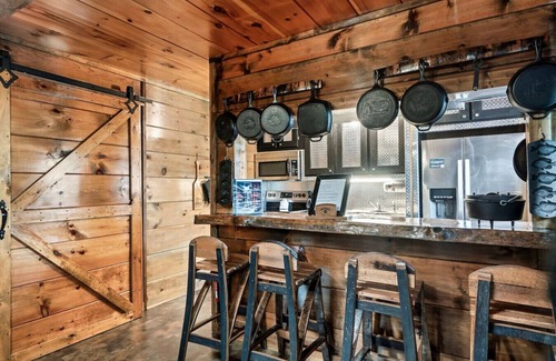 Kodak Cabina | Hideout Haven- Hot Tub & Private Pool