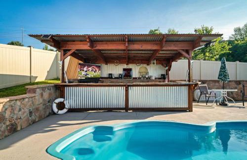 Kodak Casa | Hideout Haven Hot Tub Private Pool