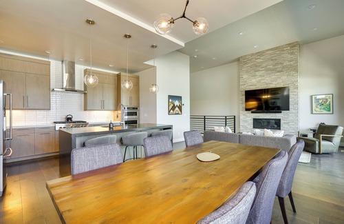 Hideout Casa | Hideout Haven: Luxe Retreat w/ Lake View & Hot Tub