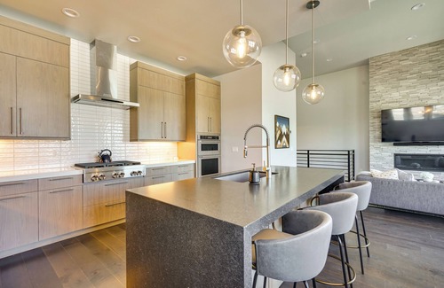 Hideout Casa | Hideout Haven: Luxe Retreat w/ Lake View & Hot Tub