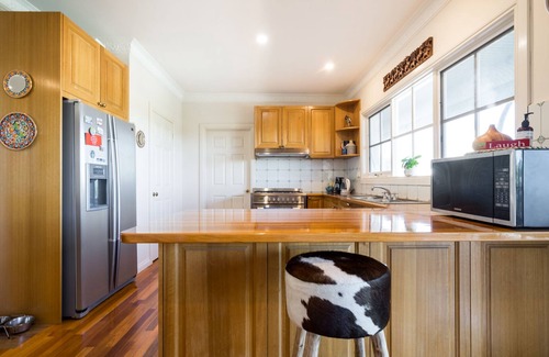 Rye Casa | Hideout in Rye - Luxury resort style holiday home with Pool/Spa & Tennis Court