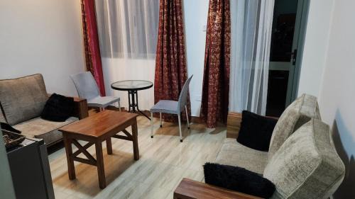 Kireka Apartamento | Hidey Penthouse with Scenic Lounge