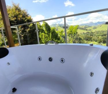 Goncalves Chalet De Esquí | Hidromassagem, Varanda e Vista Pedra do baú