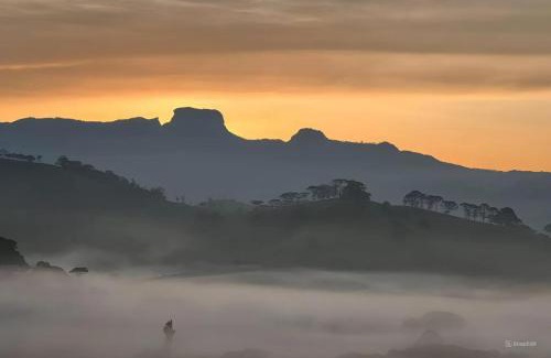 Goncalves Chalet De Esquí | Hidromassagem, Varanda e Vista Pedra do baú