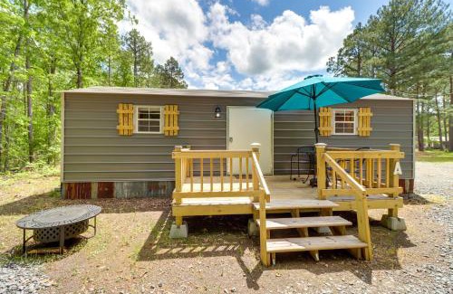 Higden Apartamento | Higden Studio with Private Deck Less Than 1 Mi to Lake!