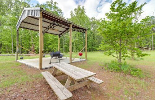 Higden Apartamento | Higden Studio with Private Deck Less Than 1 Mi to Lake!