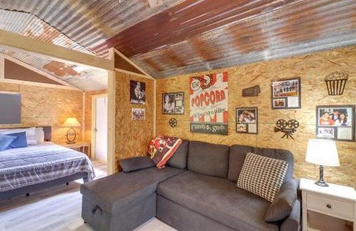 Higden Apartamento | Higden Studio with Private Deck Less Than 1 Mi to Lake!