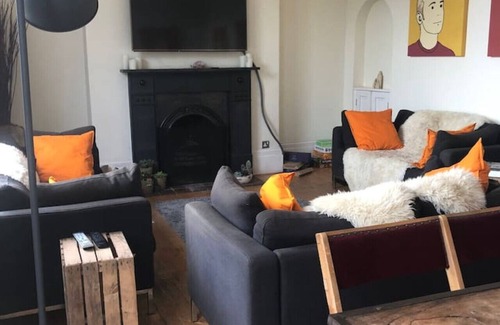 Cotham Casa | higgihaus 7 Bed Sleeps up to 18 Big Groups