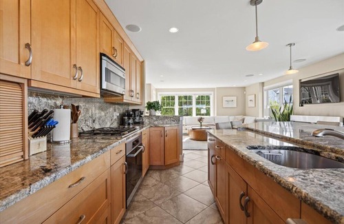 Higgins Beach Casa | Higgins Beach 'New' Beach Home & Private Offices
