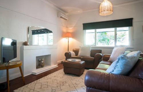 Margaret River Casa | Higgins Hideaway - Central Cottage with Garden Oasis