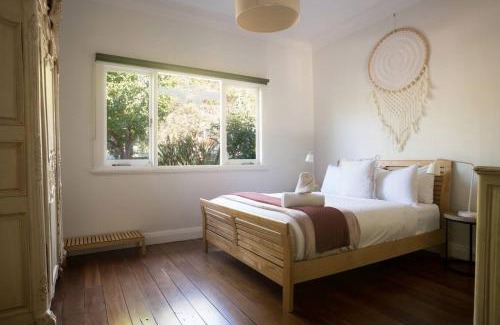 Margaret River Casa | Higgins Hideaway - Central Cottage with Garden Oasis