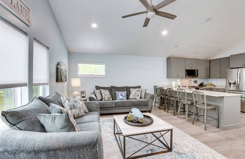 Higgins Lake Casa | Higgins Lake Barndominium w/ Boat Parking!