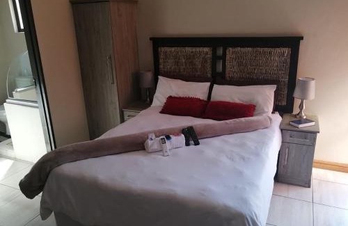 Upington Cabina | High Breeze Lodge
