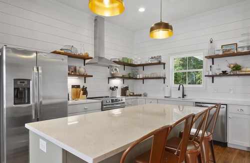 Northport Casa | High Cliff Hideaway Tranquil Waterfront Lake Tuscaloosa Home - 20 minutes to UA