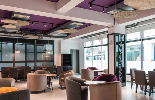 East District Cama Y Desayuno | High Cloud International Business Hotel