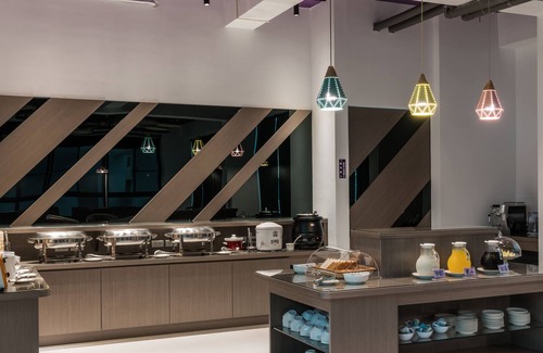 East District Cama Y Desayuno | High Cloud International Business Hotel