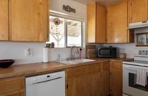 Landers Cabina | HIGH DESERT VISTAS 1960 HOMESTEAD CABIN ON 5 ACRES