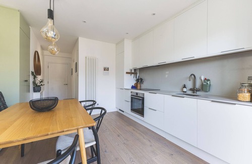 Mortlake Apartamento | High-End 2BR/2BA with Private Outdoor Space