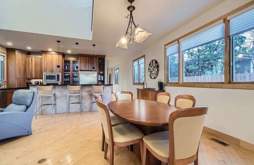 Cherry Creek Casa | High-End 4BD Executive Retreat in N Cherry Creek