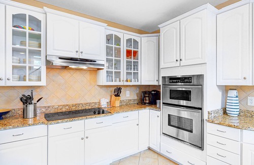 Sunset Island Casa | High-end bay-view townhome with large deck, resort pools, & beaches