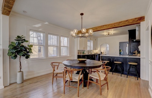 Norman Casa | High End Campus Cottage 5 Star - King Bed, 3 Bedrooms, 1.5 Bath, Newly Remodeled