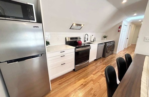 Arlington Apartamento | High-End Condo with Modern Flair