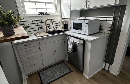 Christiansburg Apartamento | High-end cozy apartment walking distance to down town Christiansburg.