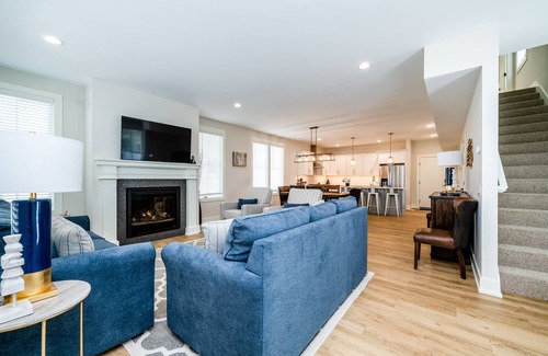 Saint Joseph Casa | High End Home in St Joseph, MI with Water Views & Pool! 7 night minimum.