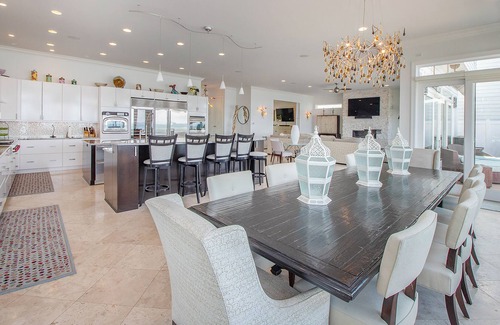 Grand Beach Casa | High-end lakefront home with poker table, infinity pool, pool table & WiFi