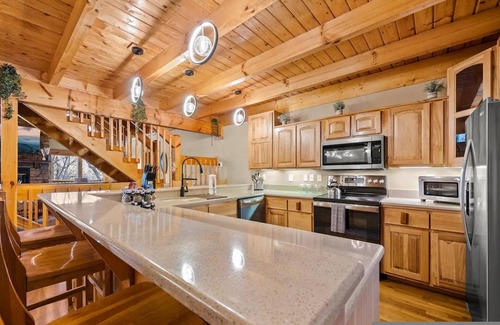 Wears Valley Apartamento | High-end Luxury Cabin Sauna Hot Tub Gameroom