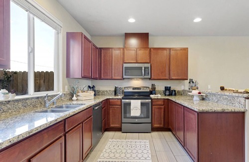Old Southwest Apartamento | High-End Midtown Home w/ Fireplace & Ensuite Baths
