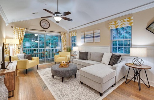 Pawleys Island Apartamento | High-End Pawleys Island Condo with Porch and Pools!