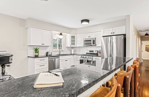 Taylor Casa | High End Finishes - Entire 3 Bed 2 Bath Ranch Home