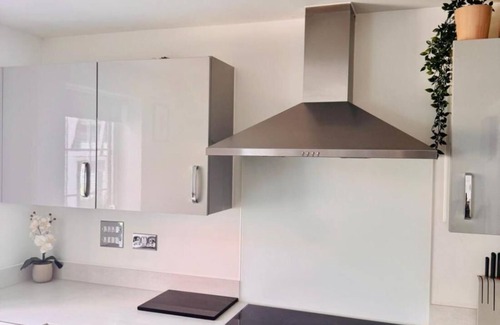 Ebbsfleet Valley Casa | HIGH END Spacious 4 Bed House - Free parking