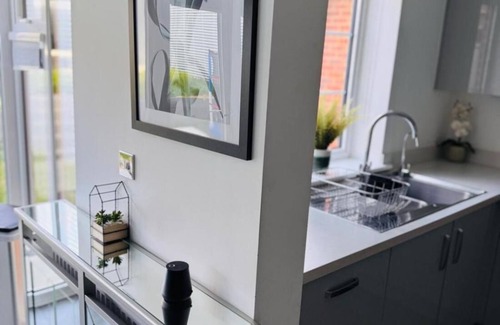 Ebbsfleet Valley Casa | HIGH END Spacious 4 Bed House - Free parking