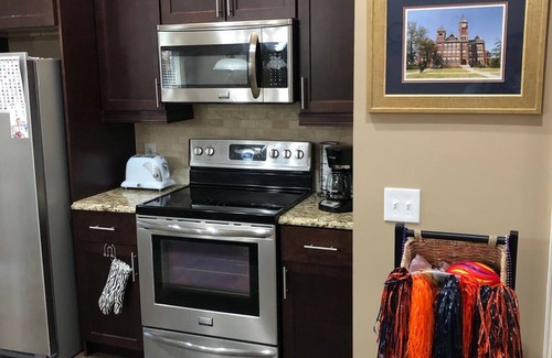 Auburn Casa | High End Townhouse 12 min walk to Campus and Downtown