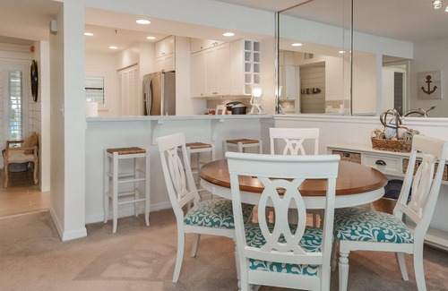 Bouchelles Island Condominio | High End Waterfront Condo Unit