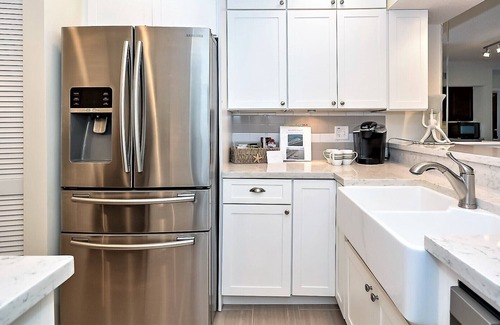Bouchelles Island Condominio | High End Waterfront Condo Unit