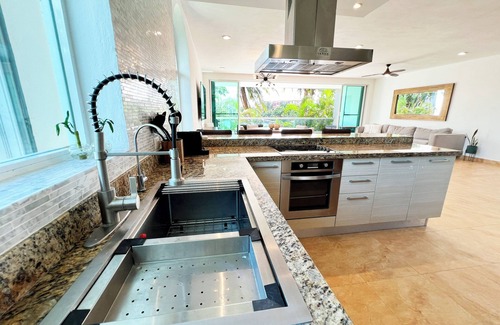 Puerto Aventuras Apartamento | High-End Waterfront Condo Secrets Waters