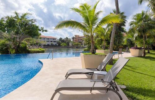 Puerto Aventuras Apartamento | High-End Waterfront Condo at Secrets Waters