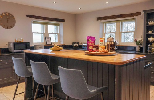 Bretherdale Cabaña | HIGH FELLSIDE HALL, family friendly, with pool in Sedbergh