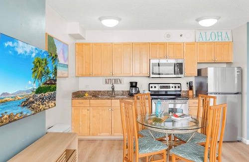 Waikiki Apartamento | High Floor Mountain View with King or Queen Bed and Parking