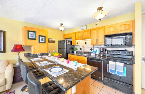 Waikiki Apartamento | High Floor Mountain View with King or Queen Bed and Parking