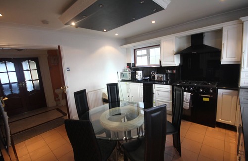 Hillingdon Casa | High Gables House -A Spacious Four Bedroom home located in Uxbridge.