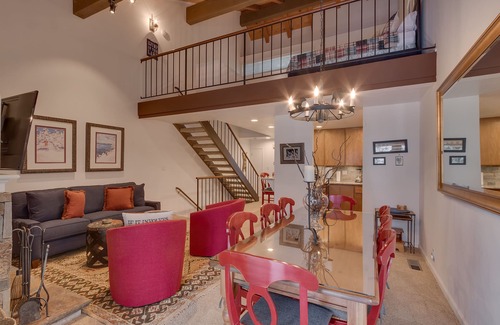 Carnelian Woods Casa | Terreno alto: 4 dormitorios, 2 baños adosados en Carnelian Bay, capacidad para 8