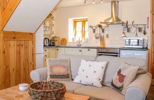 Ludwel Casa | HIGH GROVE, family friendly, character holiday cottage in Ludlow